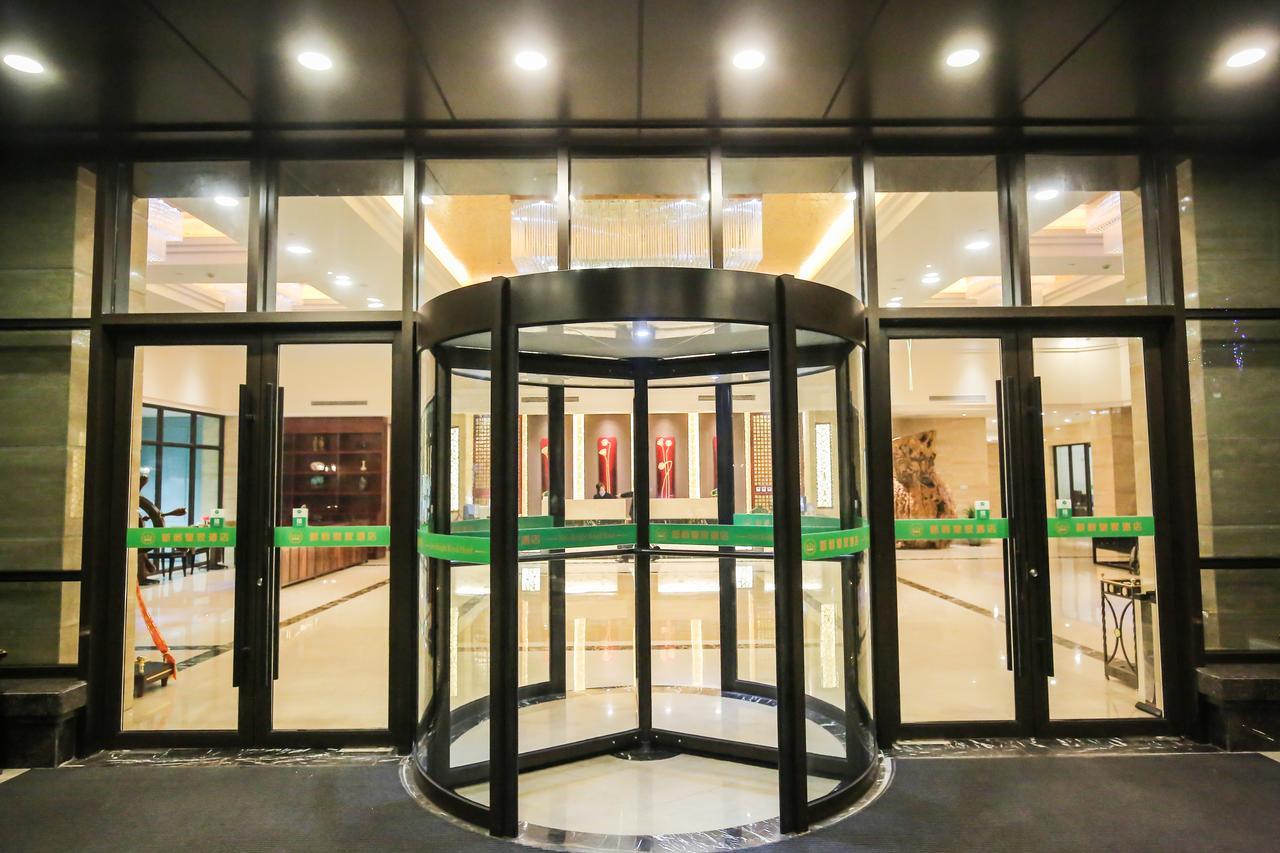Xin Jue Jiayi Hotel Airport And International Resort Shanghai Exteriör bild