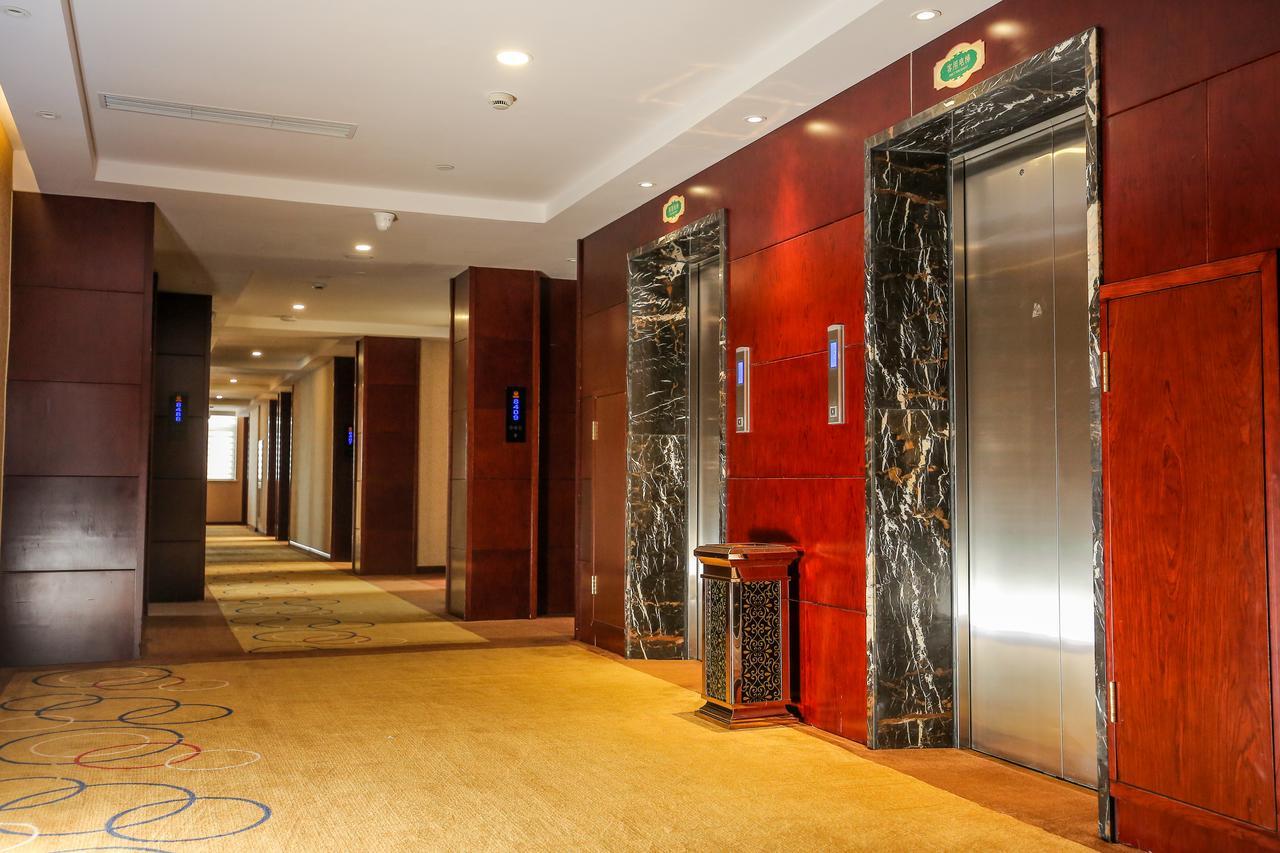 Xin Jue Jiayi Hotel Airport And International Resort Shanghai Exteriör bild
