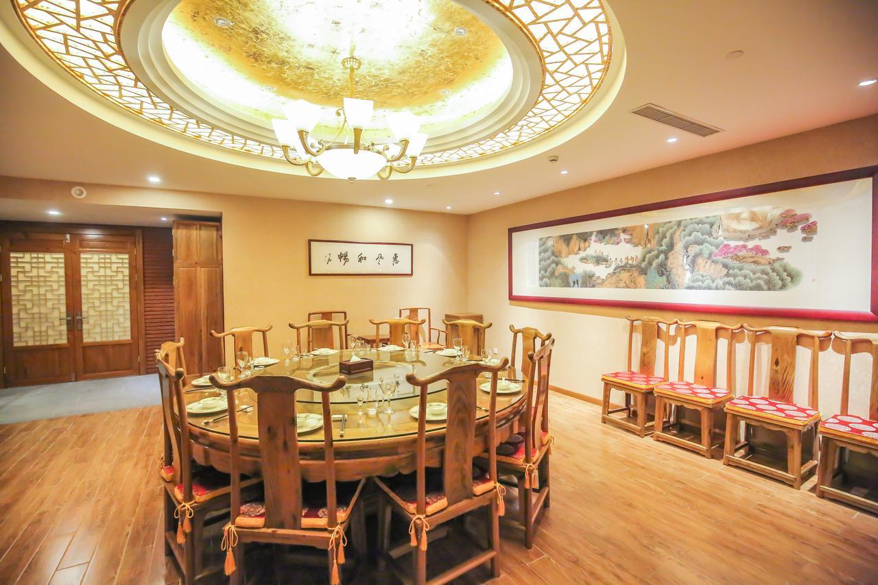 Xin Jue Jiayi Hotel Airport And International Resort Shanghai Exteriör bild