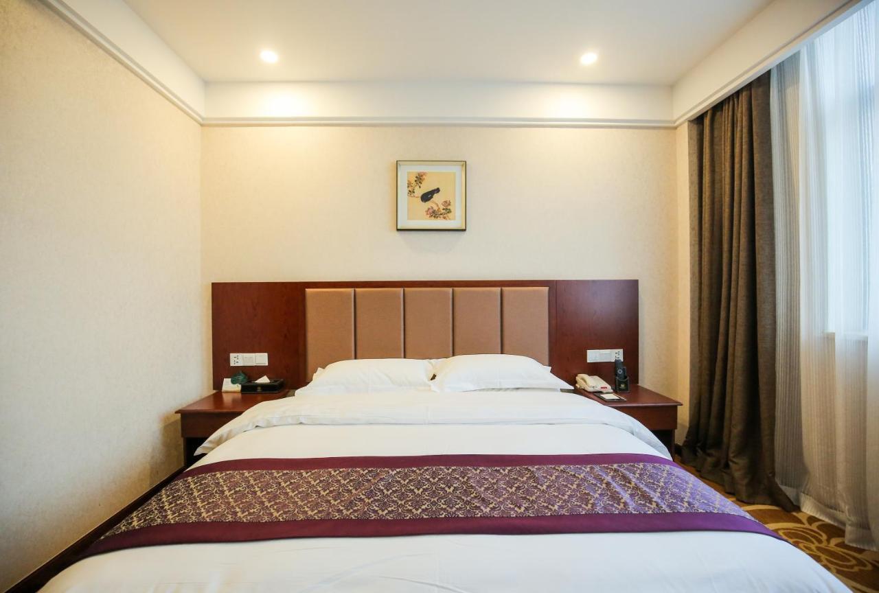Xin Jue Jiayi Hotel Airport And International Resort Shanghai Exteriör bild